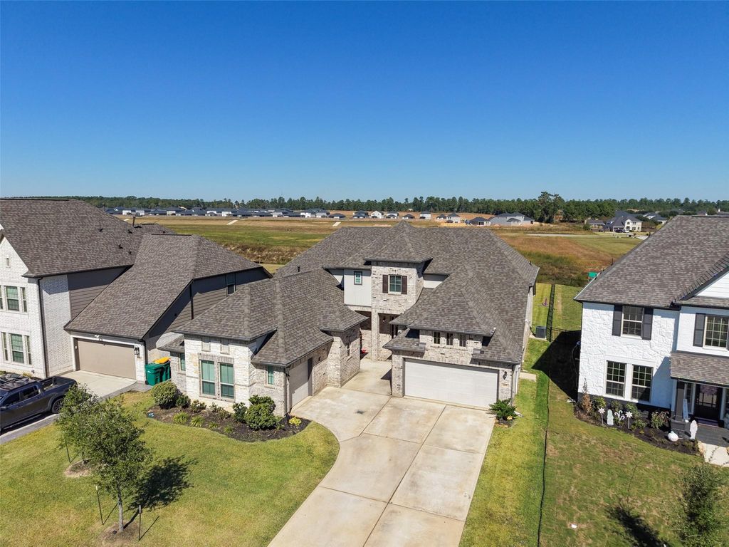 225 Peninsula Point Drive, Montgomery, TX 77356