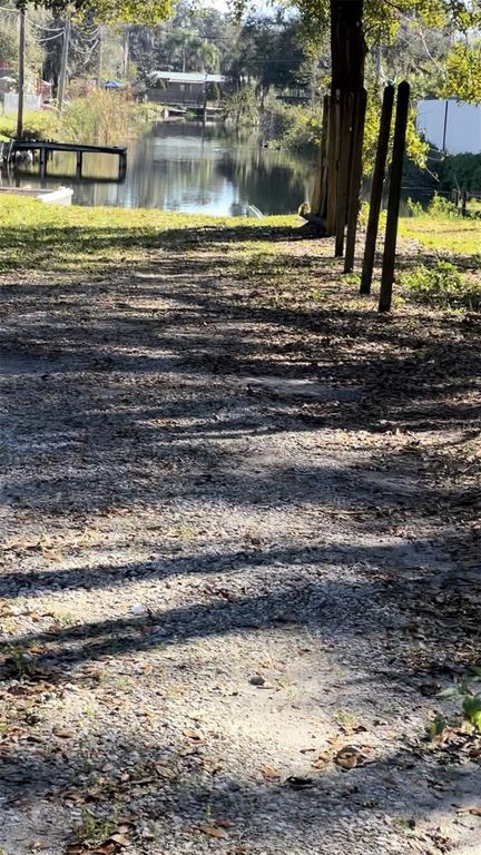 Image 8 of property listing at 337 WATERVIEW DRIVE, Polk City, FL 33868