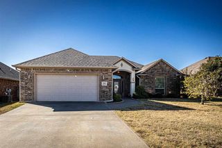 1511 NE Stonehouse Dr, Elgin, OK 73538