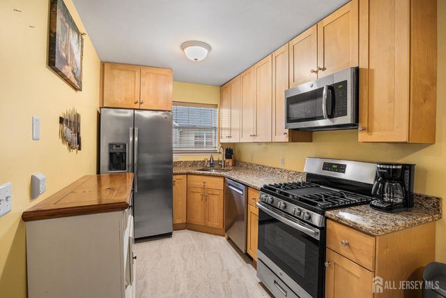 400 Keswick Drive, Piscataway, NJ 08854