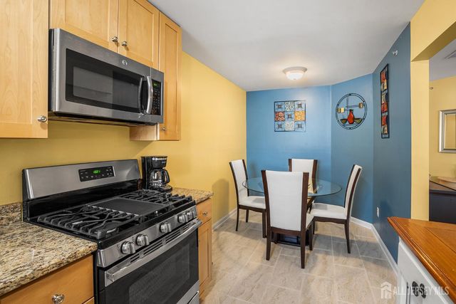 400 Keswick Drive, Piscataway, NJ 08854