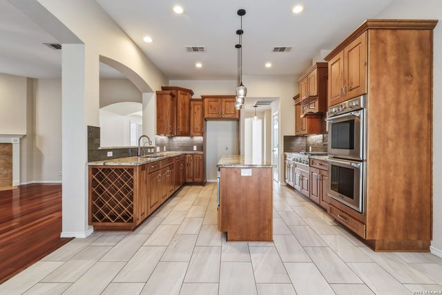 19506 Azure Oak, San Antonio, TX 78258