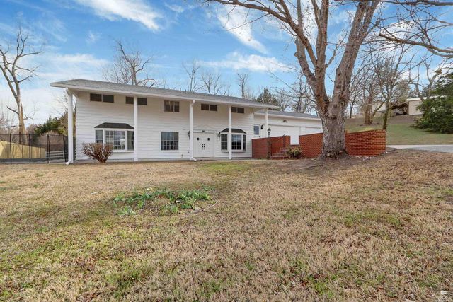 1120 W 5th Street, Junction City, KS 66441