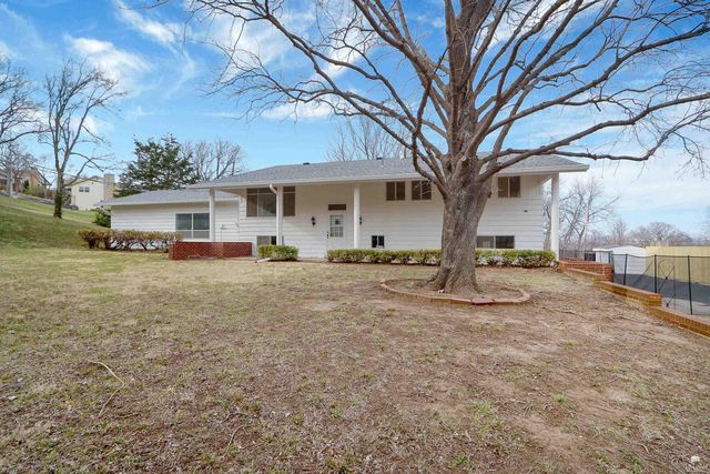 1120 W 5th Street, Junction City, KS 66441