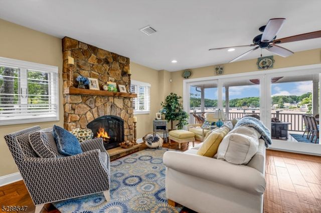 423 Lakeside Blvd, Hopatcong Boro, NJ 07843