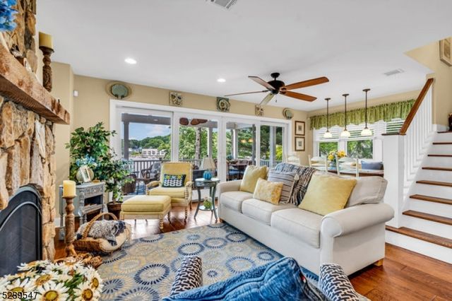 423 Lakeside Blvd, Hopatcong Boro, NJ 07843
