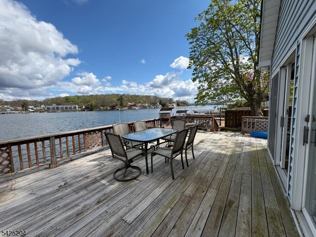 423 Lakeside Blvd, Hopatcong Boro, NJ 07843