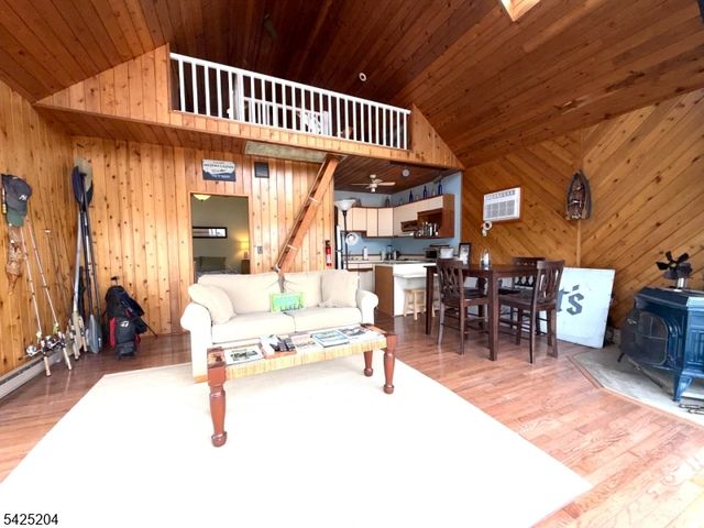 423 Lakeside Blvd, Hopatcong Boro, NJ 07843
