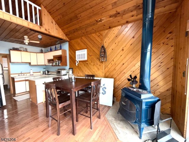 423 Lakeside Blvd, Hopatcong Boro, NJ 07843