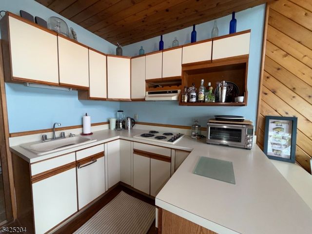 423 Lakeside Blvd, Hopatcong Boro, NJ 07843