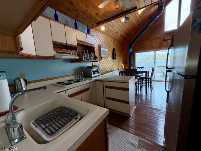 423 Lakeside Blvd, Hopatcong Boro, NJ 07843