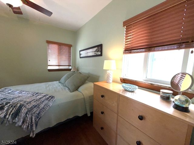423 Lakeside Blvd, Hopatcong Boro, NJ 07843
