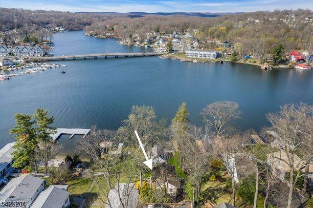423 Lakeside Blvd, Hopatcong Boro, NJ 07843