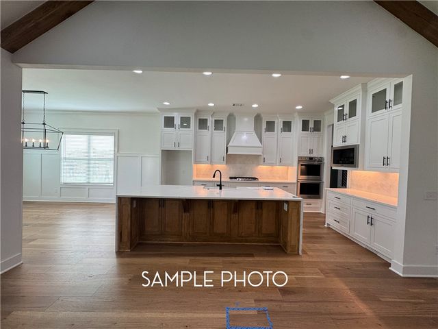 6603 S 60th Street, Rogers, AR 72758