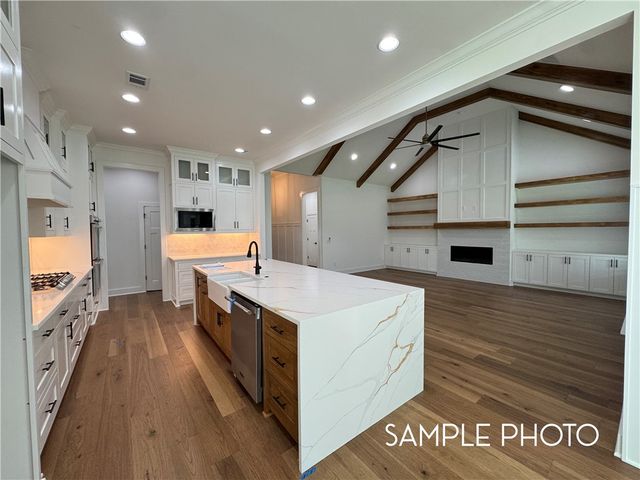 6603 S 60th Street, Rogers, AR 72758