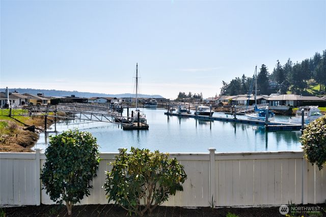 2251 Mariner Beach Drive, Oak Harbor, WA 98277