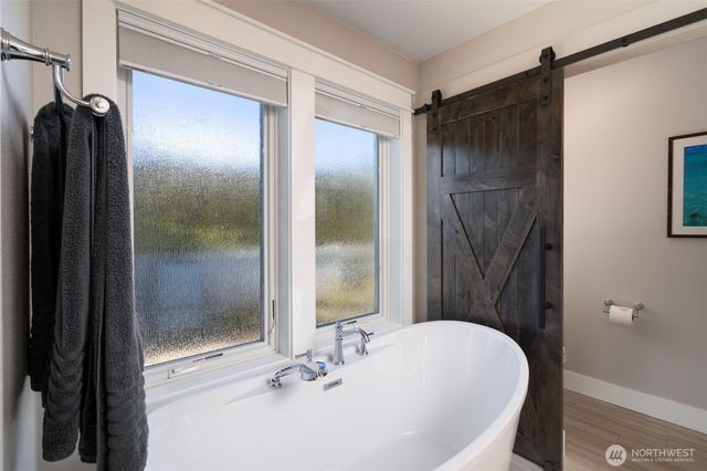 2251 Mariner Beach Drive, Oak Harbor, WA 98277