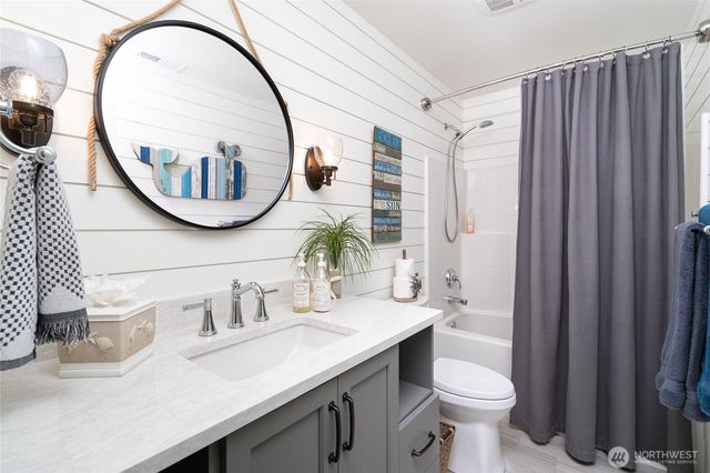 2251 Mariner Beach Drive, Oak Harbor, WA 98277