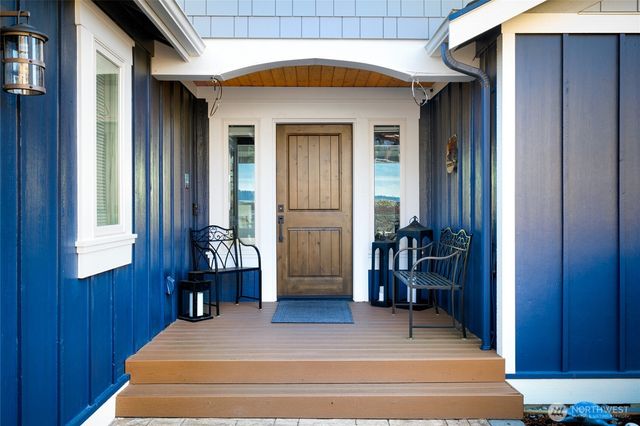 2251 Mariner Beach Drive, Oak Harbor, WA 98277