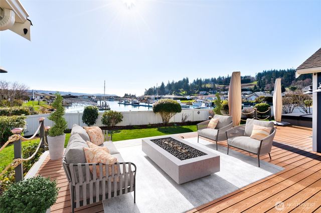 2251 Mariner Beach Drive, Oak Harbor, WA 98277