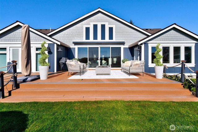 2251 Mariner Beach Drive, Oak Harbor, WA 98277