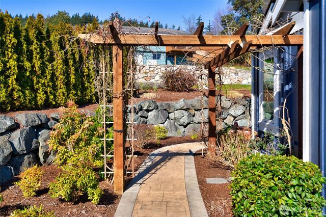 2251 Mariner Beach Drive, Oak Harbor, WA 98277