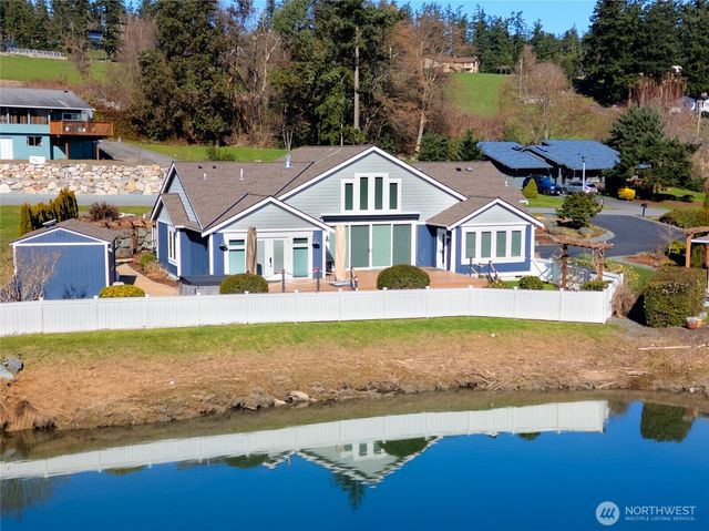 2251 Mariner Beach Drive, Oak Harbor, WA 98277