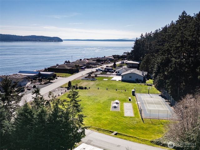 2251 Mariner Beach Drive, Oak Harbor, WA 98277