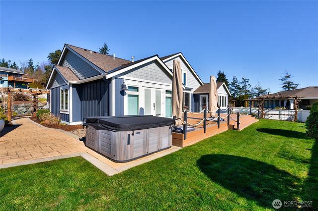 2251 Mariner Beach Drive, Oak Harbor, WA 98277