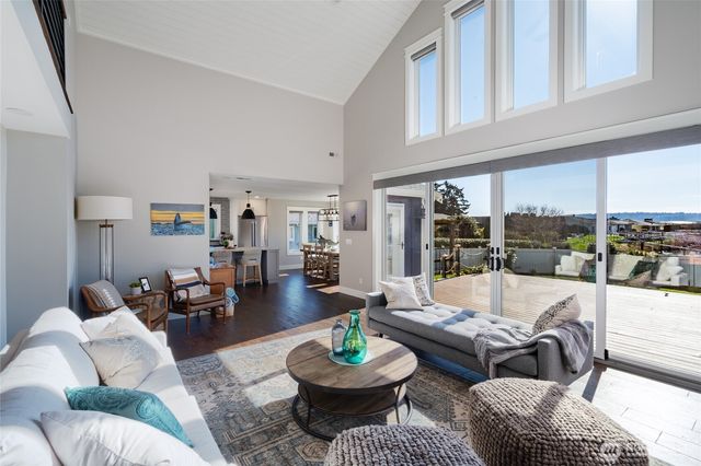 2251 Mariner Beach Drive, Oak Harbor, WA 98277