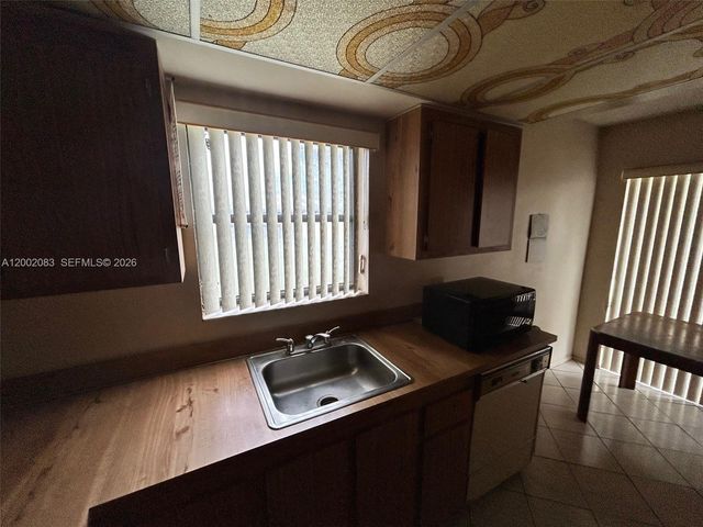 1540 NW 98th Ter, Pembroke Pines, FL 33024