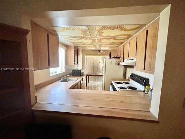 1540 NW 98th Ter, Pembroke Pines, FL 33024