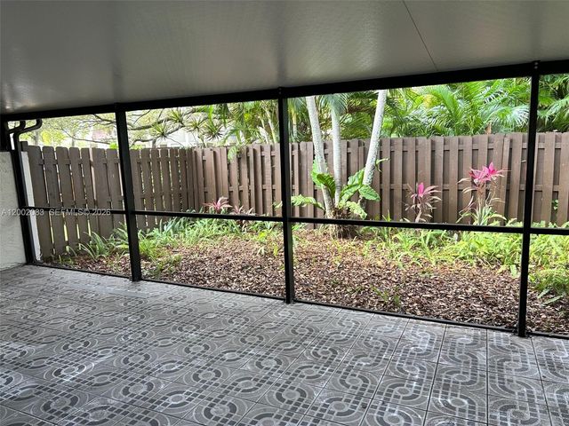 1540 NW 98th Ter, Pembroke Pines, FL 33024