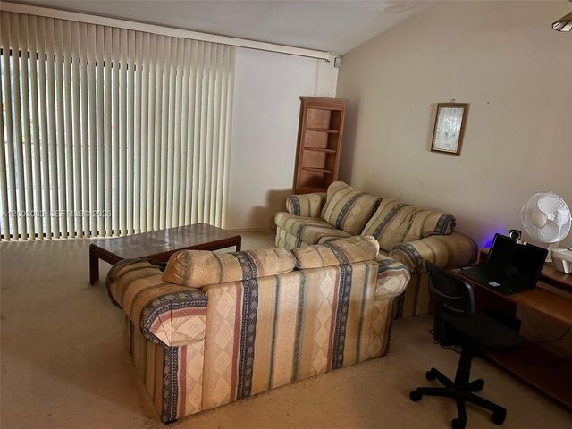 1540 NW 98th Ter, Pembroke Pines, FL 33024