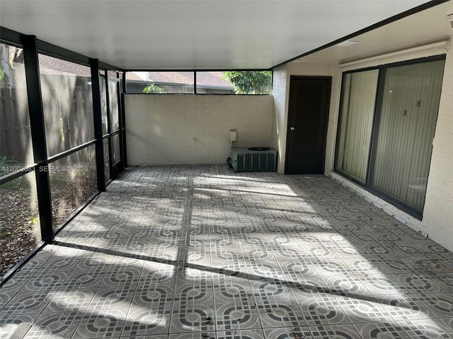 1540 NW 98th Ter, Pembroke Pines, FL 33024