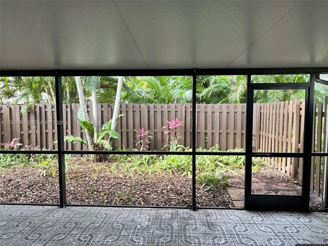 1540 NW 98th Ter, Pembroke Pines, FL 33024