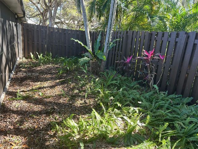 1540 NW 98th Ter, Pembroke Pines, FL 33024