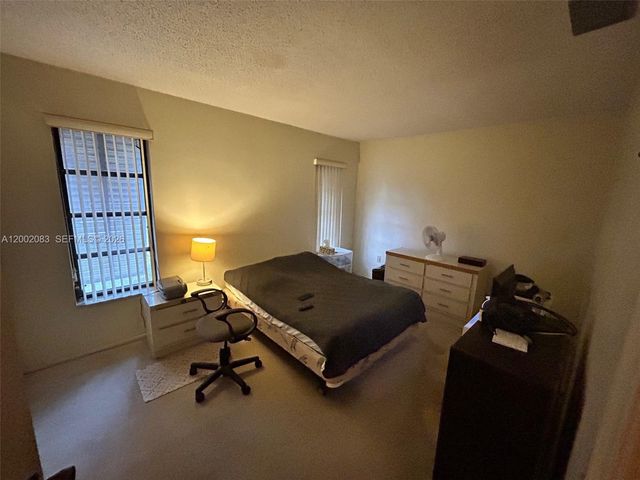 1540 NW 98th Ter, Pembroke Pines, FL 33024