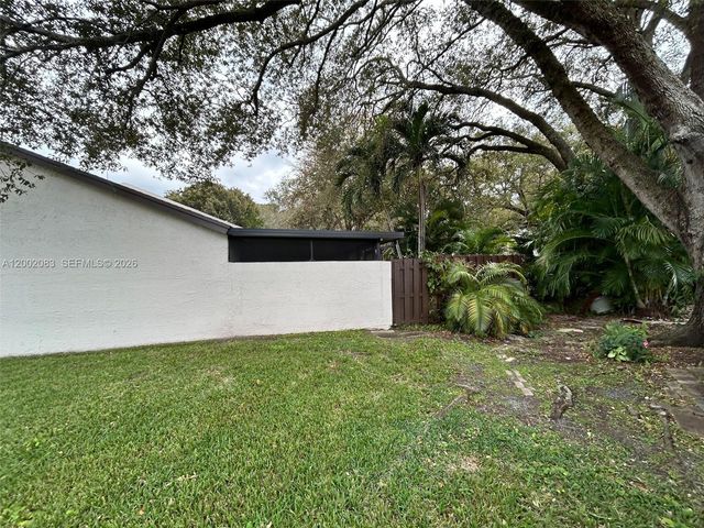 1540 NW 98th Ter, Pembroke Pines, FL 33024