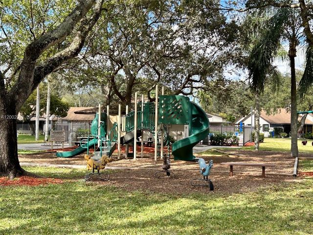 1540 NW 98th Ter, Pembroke Pines, FL 33024