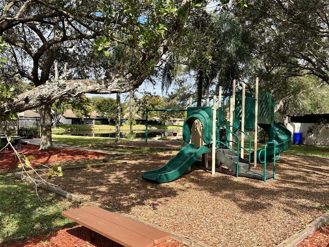 1540 NW 98th Ter, Pembroke Pines, FL 33024