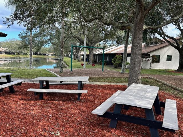 1540 NW 98th Ter, Pembroke Pines, FL 33024