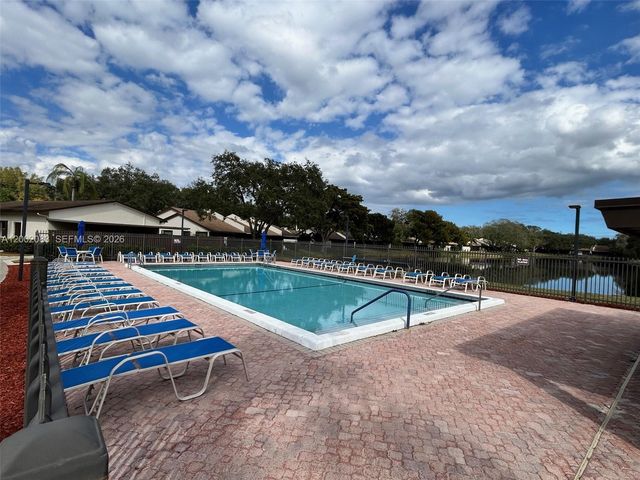 1540 NW 98th Ter, Pembroke Pines, FL 33024