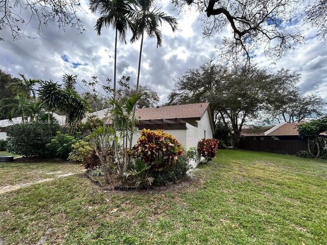 1540 NW 98th Ter, Pembroke Pines, FL 33024