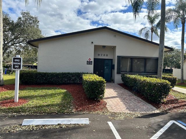 1540 NW 98th Ter, Pembroke Pines, FL 33024