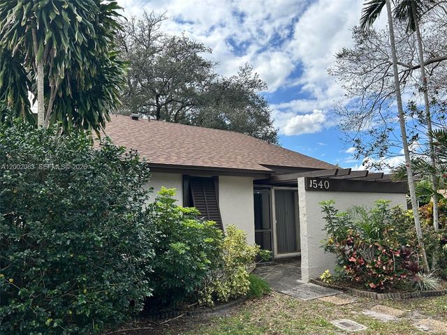 1540 NW 98th Ter, Pembroke Pines, FL 33024