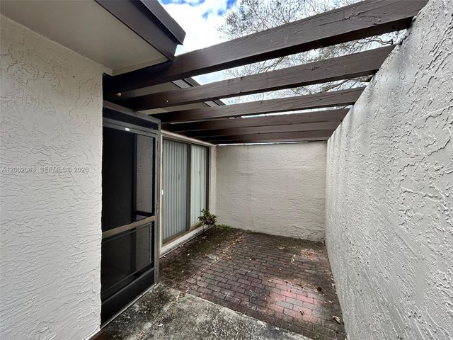 1540 NW 98th Ter, Pembroke Pines, FL 33024