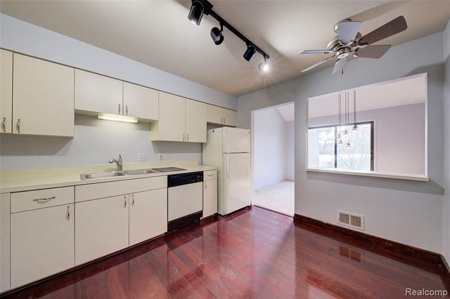 705 Preston Court Court 170, Rochester Hills, MI 48307