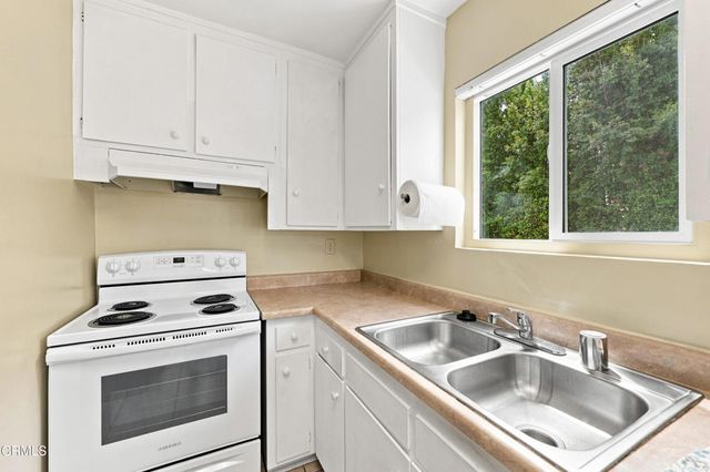 138 S Bryn Mawr Street 33, Ventura, CA 93003