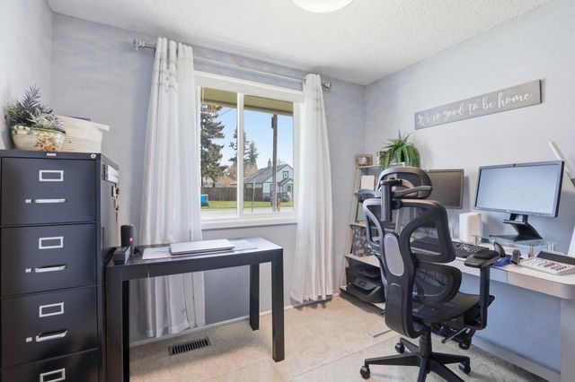 613 N Main St, Deer Park, WA 99006